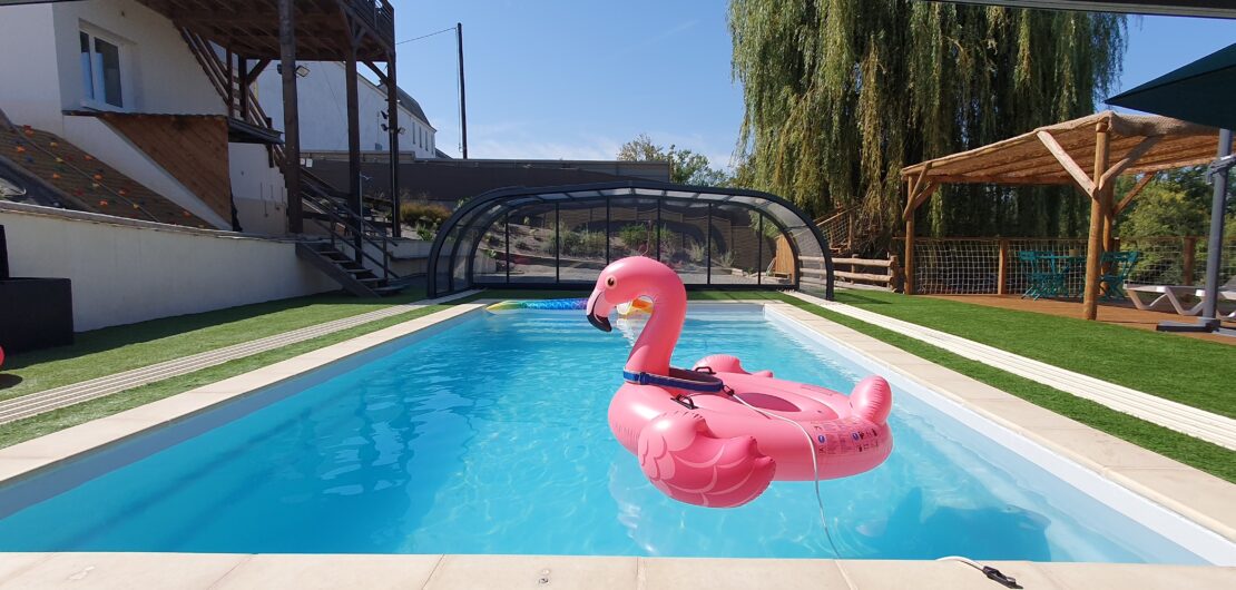 Piscine avec deux ceintures de nage